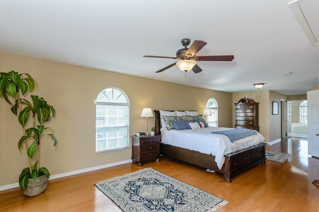 En Venta: $447,000 (3 camas, 3 baños, 2500 Pies cuadrados)