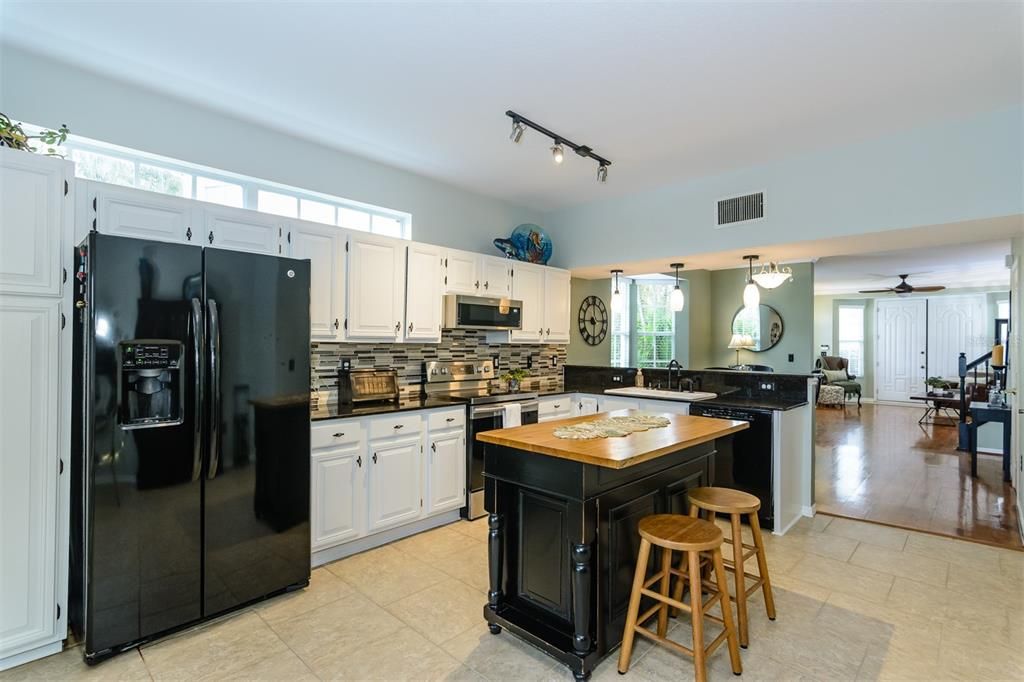 En Venta: $447,000 (3 camas, 3 baños, 2500 Pies cuadrados)