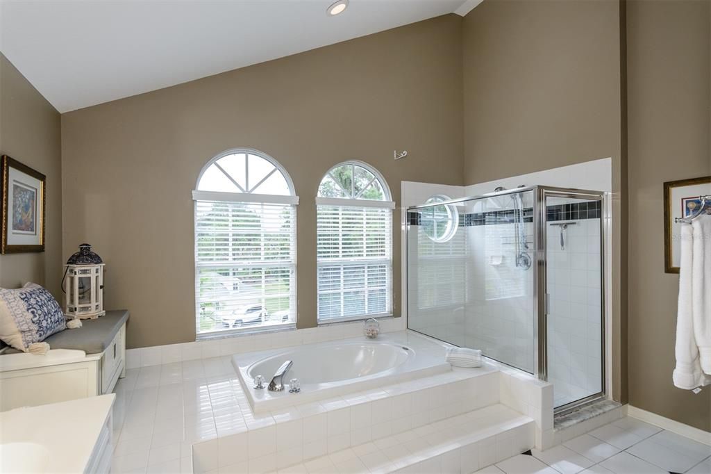 En Venta: $447,000 (3 camas, 3 baños, 2500 Pies cuadrados)