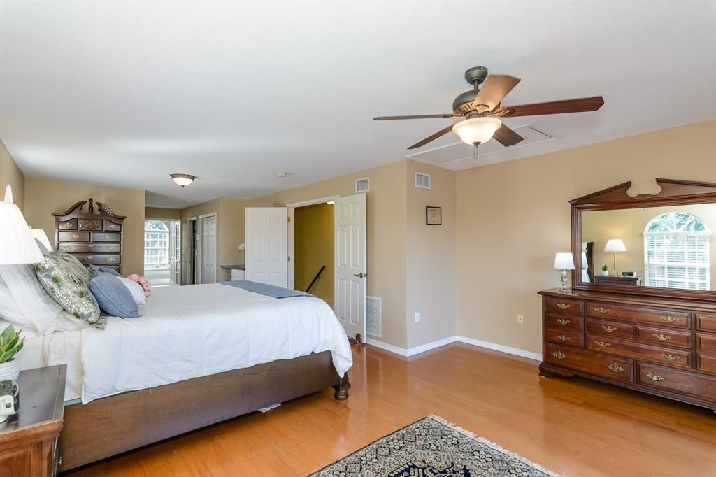 En Venta: $447,000 (3 camas, 3 baños, 2500 Pies cuadrados)