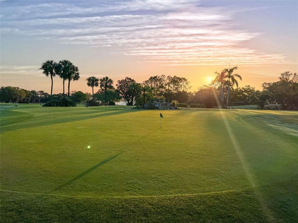 En Venta: $447,000 (3 camas, 3 baños, 2500 Pies cuadrados)