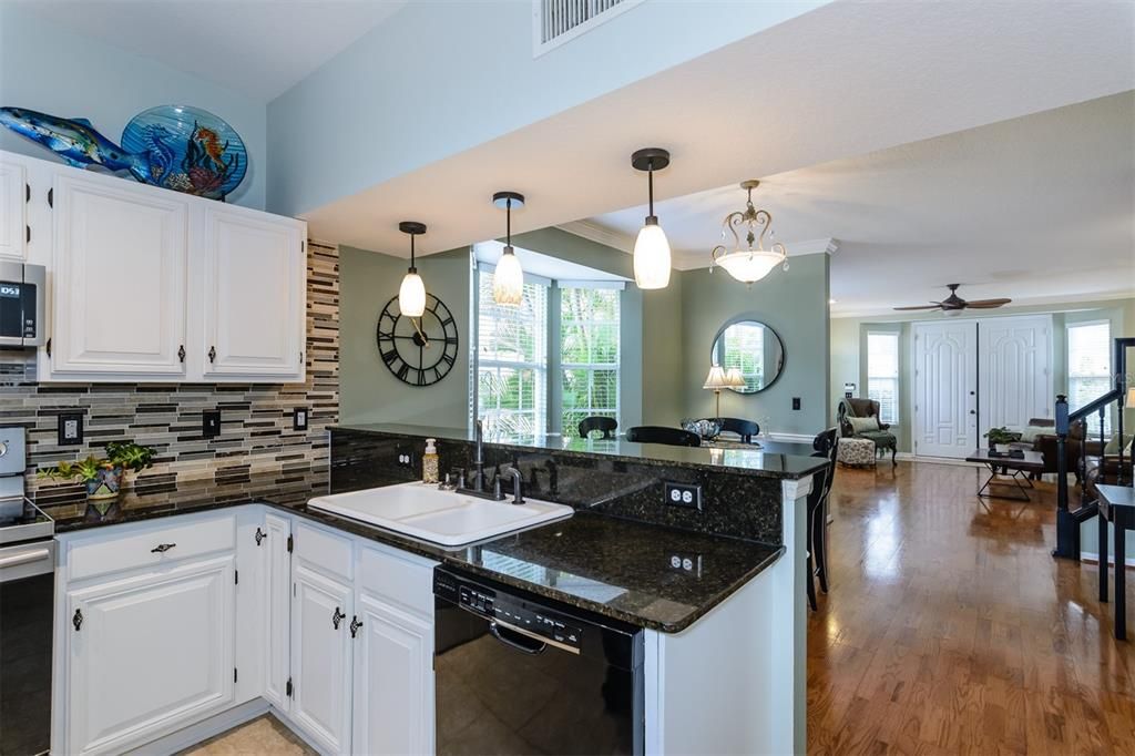 En Venta: $447,000 (3 camas, 3 baños, 2500 Pies cuadrados)