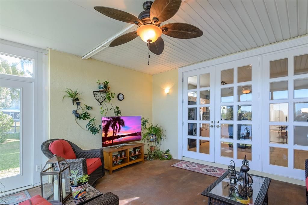 En Venta: $447,000 (3 camas, 3 baños, 2500 Pies cuadrados)