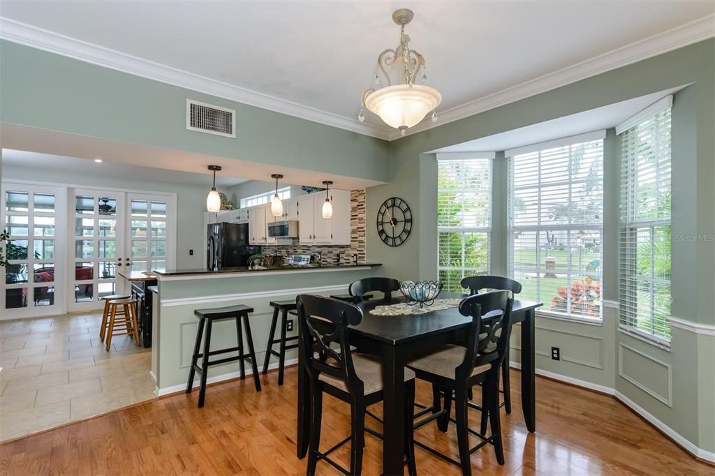 En Venta: $447,000 (3 camas, 3 baños, 2500 Pies cuadrados)