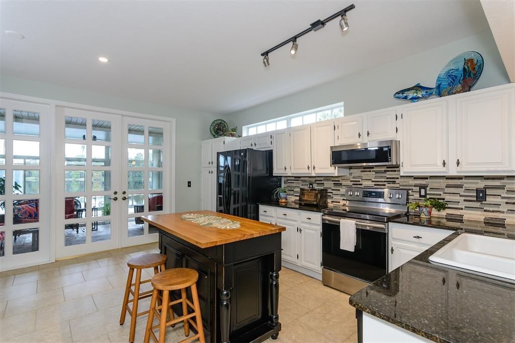 En Venta: $447,000 (3 camas, 3 baños, 2500 Pies cuadrados)