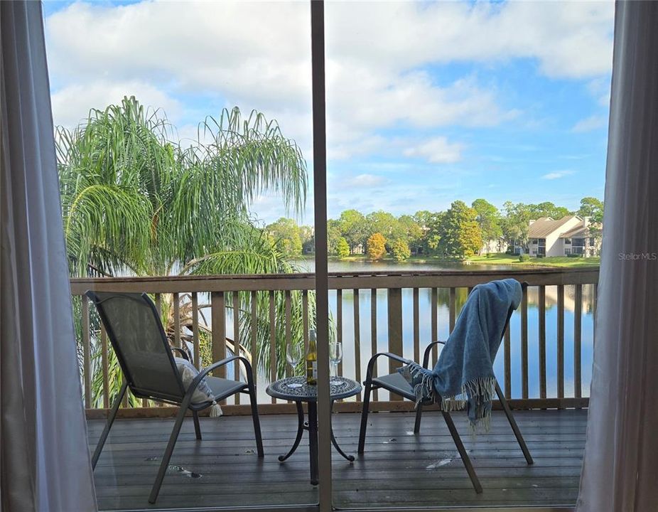 En Venta: $447,000 (3 camas, 3 baños, 2500 Pies cuadrados)