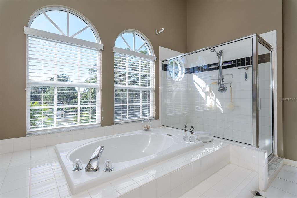 En Venta: $447,000 (3 camas, 3 baños, 2500 Pies cuadrados)