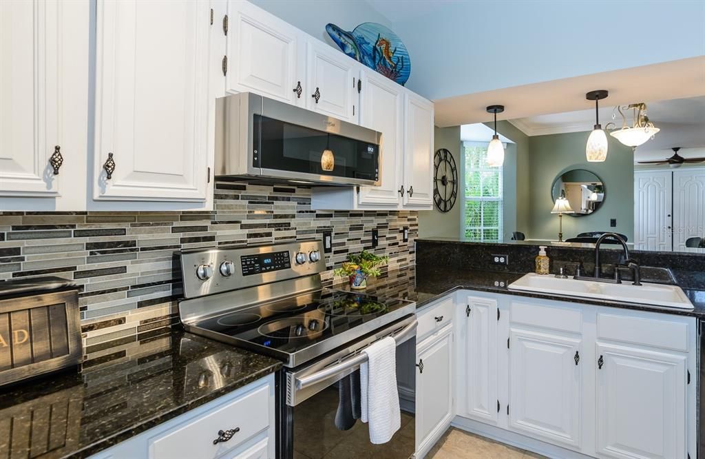 En Venta: $447,000 (3 camas, 3 baños, 2500 Pies cuadrados)