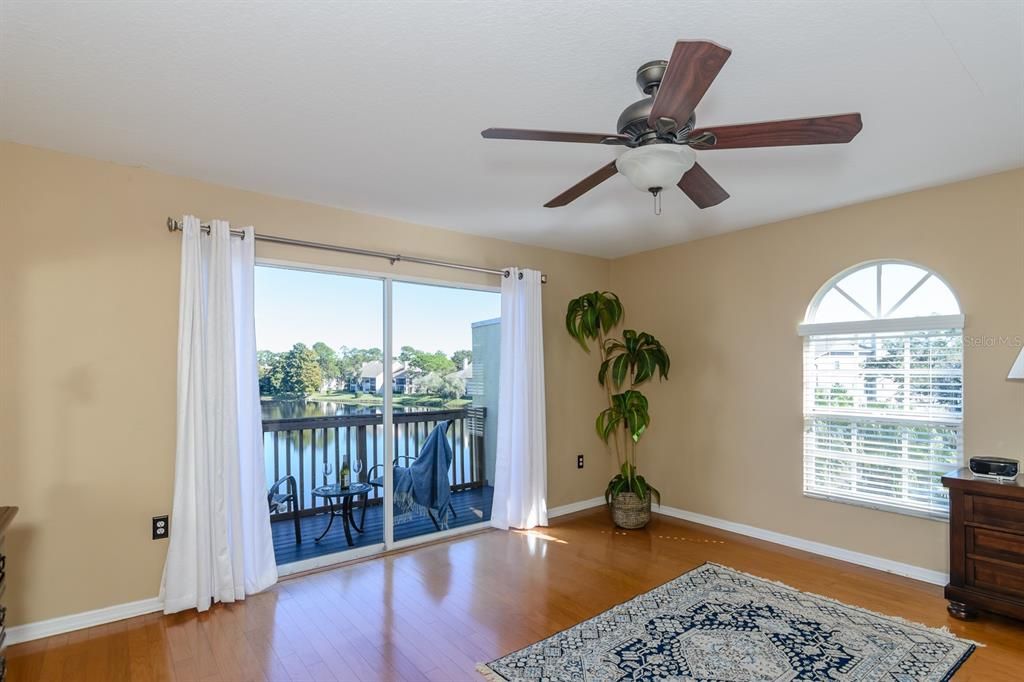 En Venta: $447,000 (3 camas, 3 baños, 2500 Pies cuadrados)