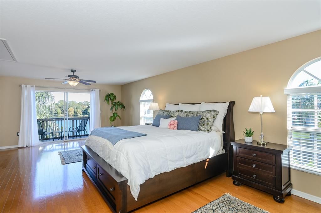 En Venta: $447,000 (3 camas, 3 baños, 2500 Pies cuadrados)