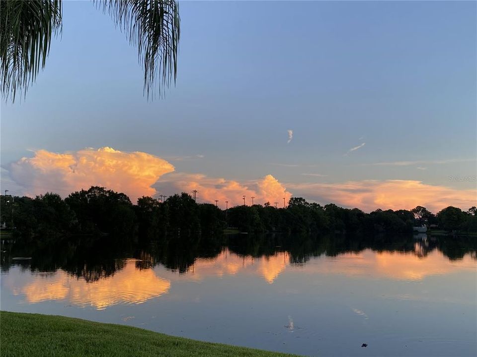 En Venta: $447,000 (3 camas, 3 baños, 2500 Pies cuadrados)