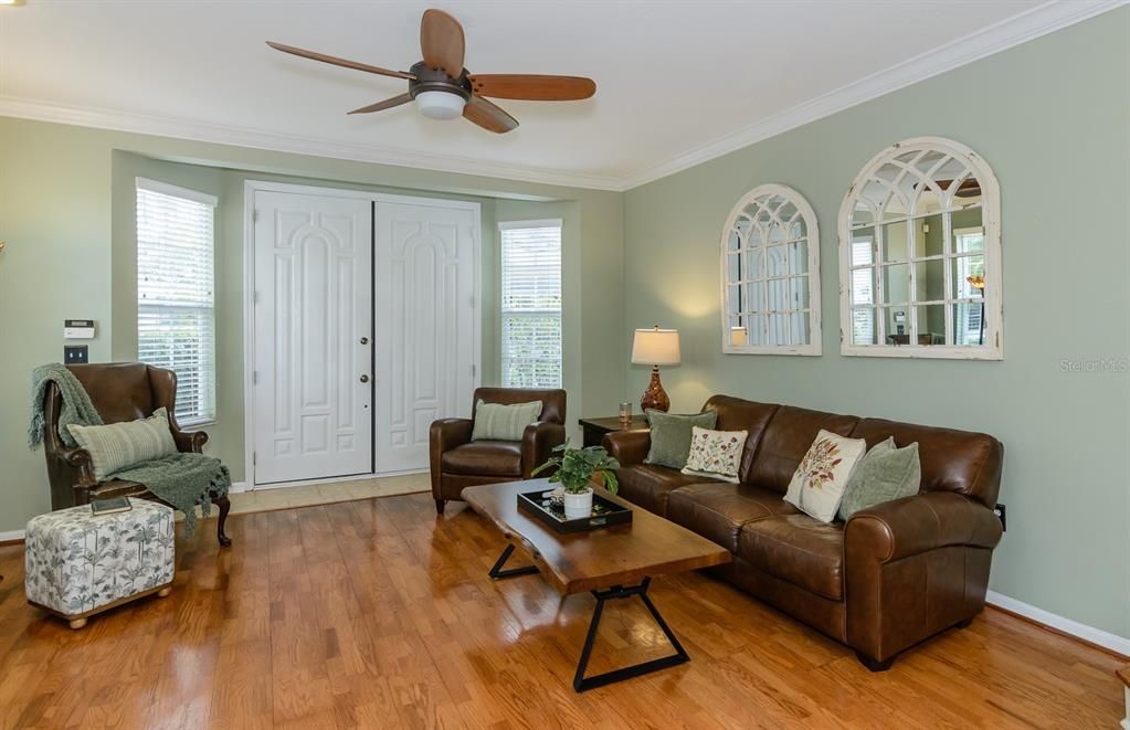 En Venta: $447,000 (3 camas, 3 baños, 2500 Pies cuadrados)