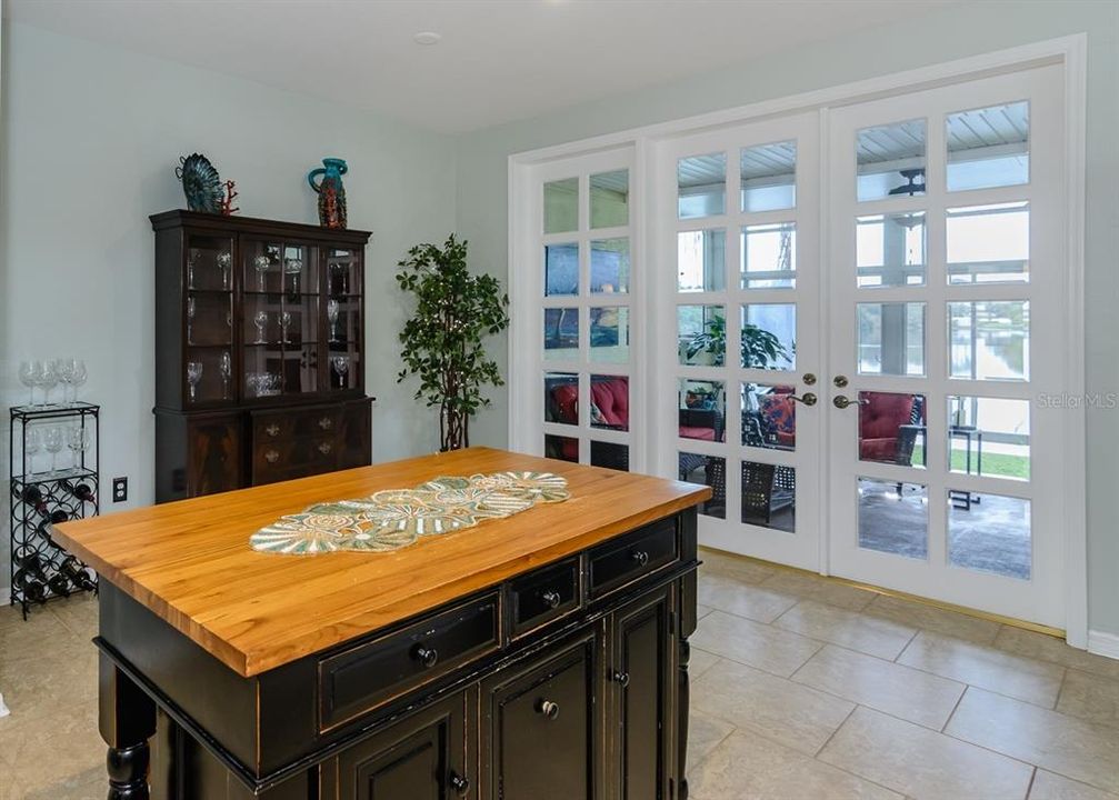 En Venta: $447,000 (3 camas, 3 baños, 2500 Pies cuadrados)