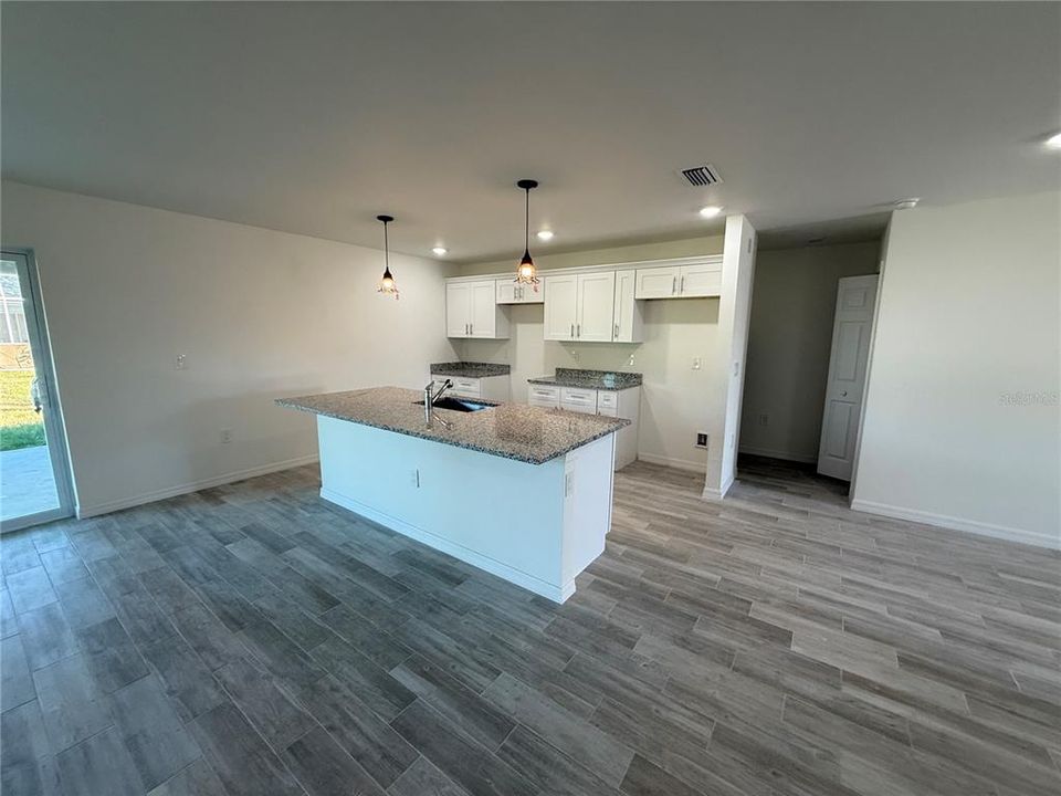 В аренду: $2,250 (4 спален, 2 ванн, 1800 Квадратных фут)