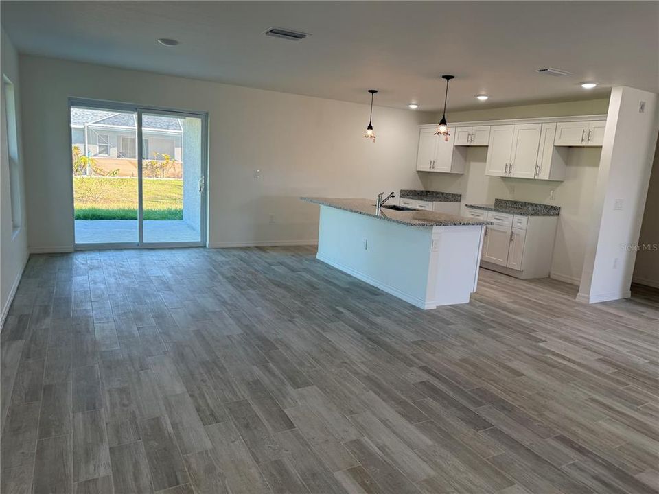 В аренду: $2,250 (4 спален, 2 ванн, 1800 Квадратных фут)