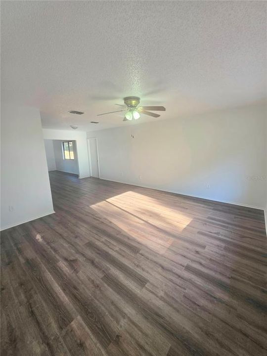 For Rent: $1,350 (2 beds, 1 baths, 1200 Square Feet)