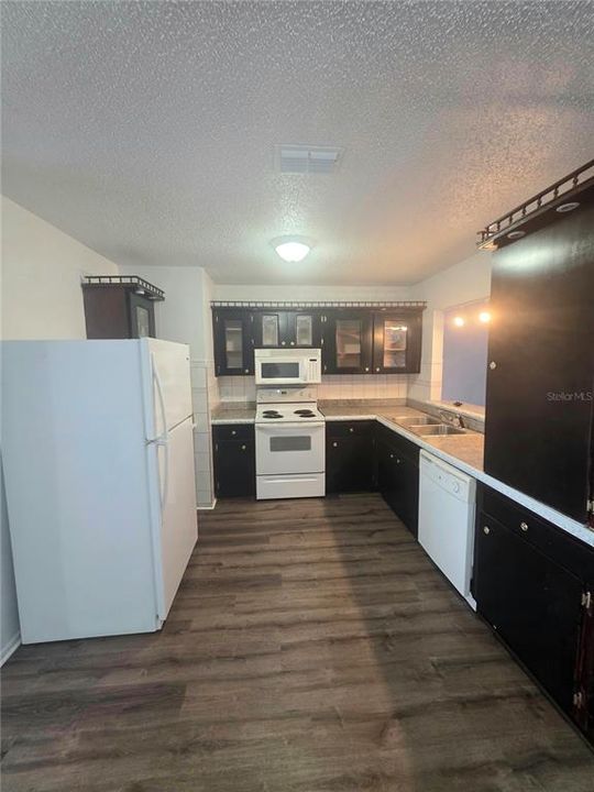 For Rent: $1,350 (2 beds, 1 baths, 1200 Square Feet)