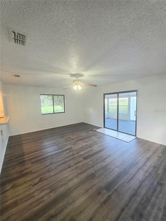 For Rent: $1,350 (2 beds, 1 baths, 1200 Square Feet)