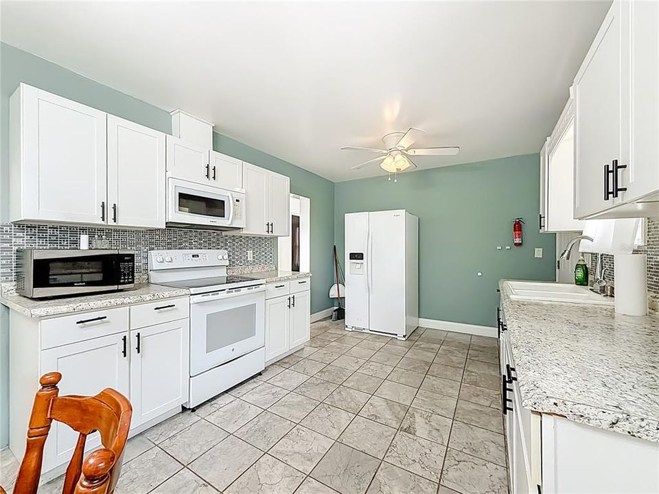 На продажу: $264,900 (3 спален, 1 ванн, 1246 Квадратных фут)