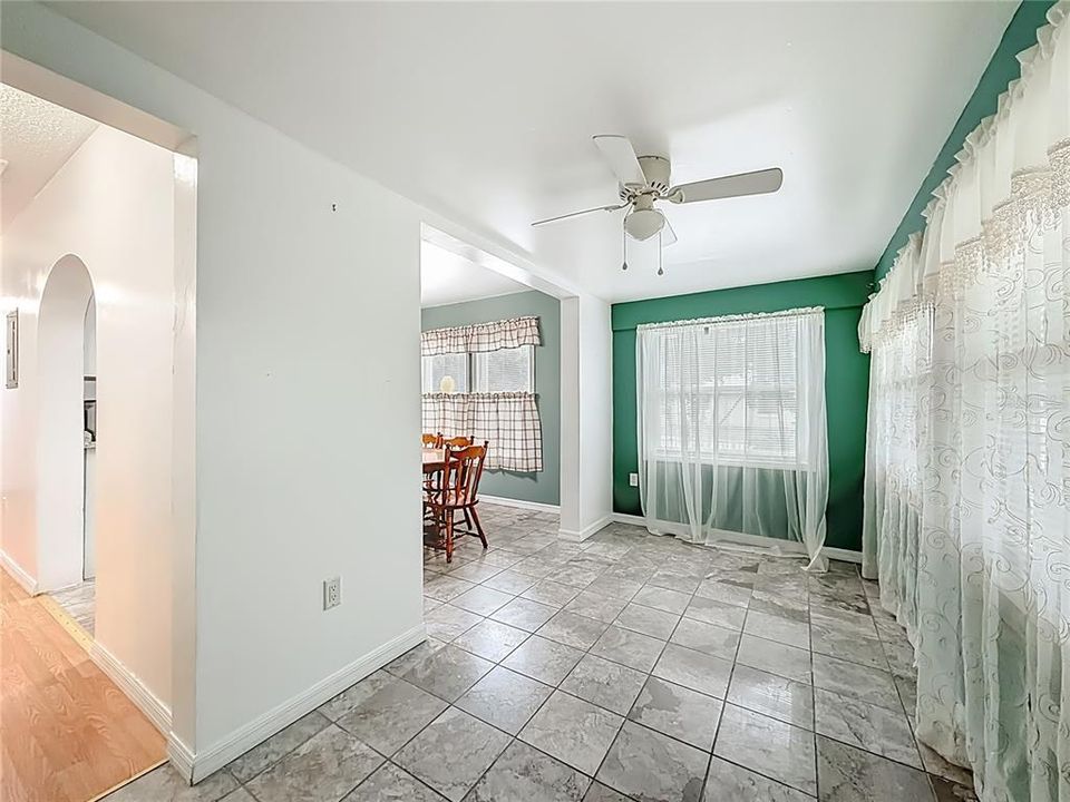 На продажу: $264,900 (3 спален, 1 ванн, 1246 Квадратных фут)