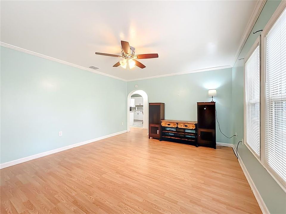 На продажу: $264,900 (3 спален, 1 ванн, 1246 Квадратных фут)