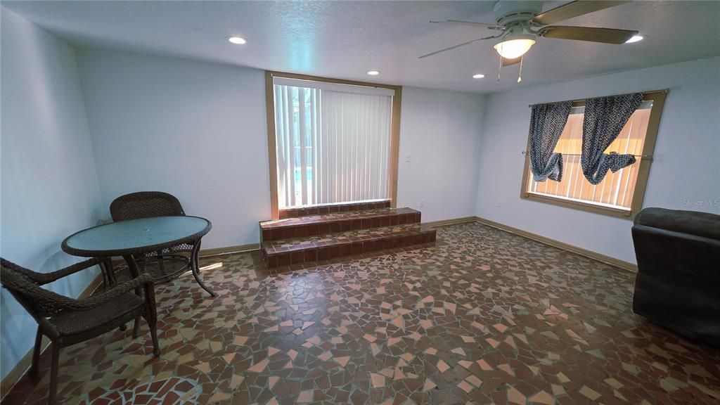 На продажу: $264,900 (3 спален, 1 ванн, 1246 Квадратных фут)