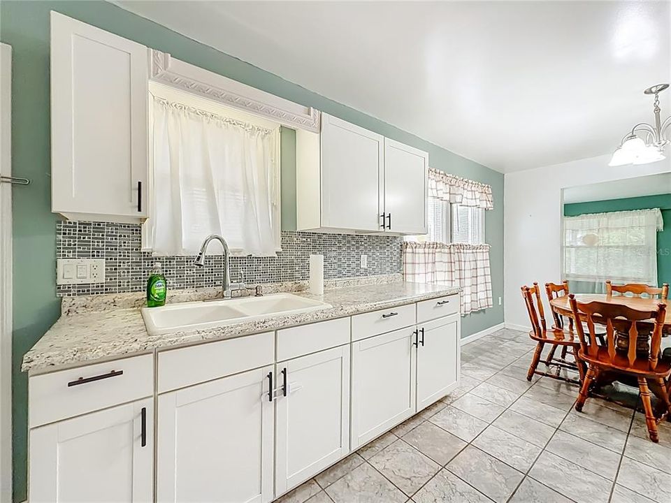 На продажу: $264,900 (3 спален, 1 ванн, 1246 Квадратных фут)