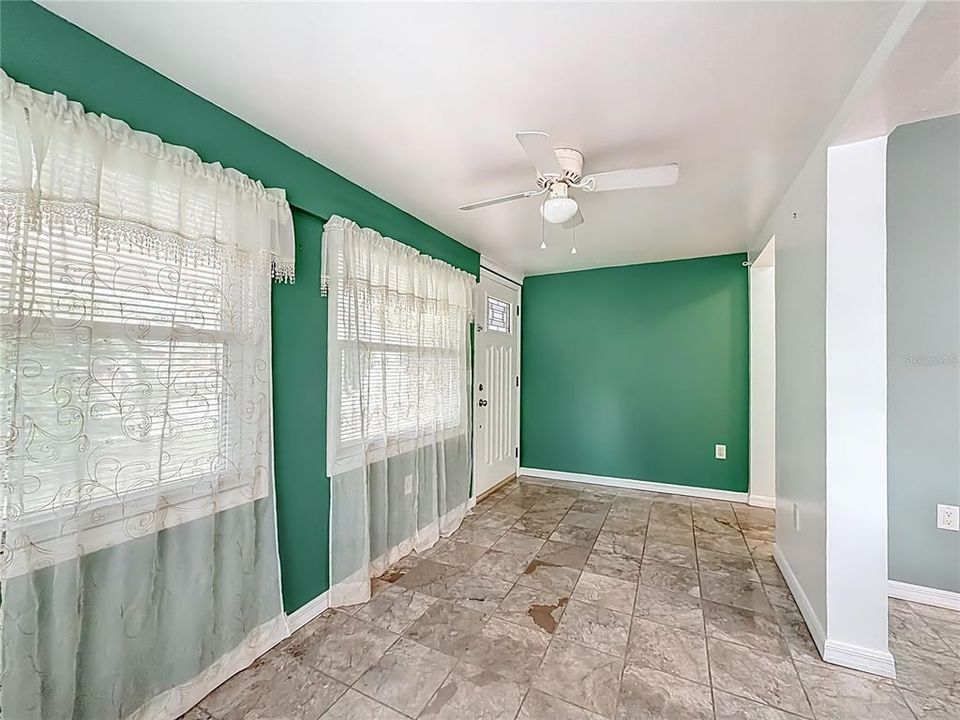 На продажу: $264,900 (3 спален, 1 ванн, 1246 Квадратных фут)