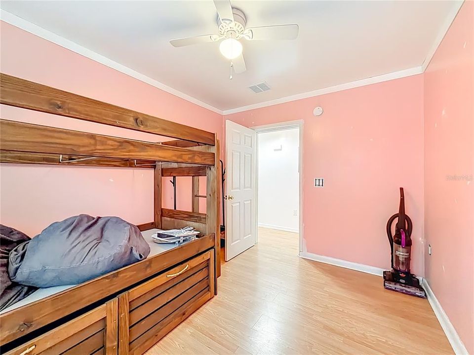 На продажу: $264,900 (3 спален, 1 ванн, 1246 Квадратных фут)