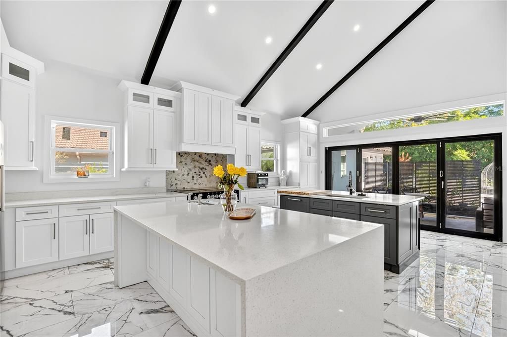 На продажу: $1,250,000 (5 спален, 4 ванн, 3919 Квадратных фут)