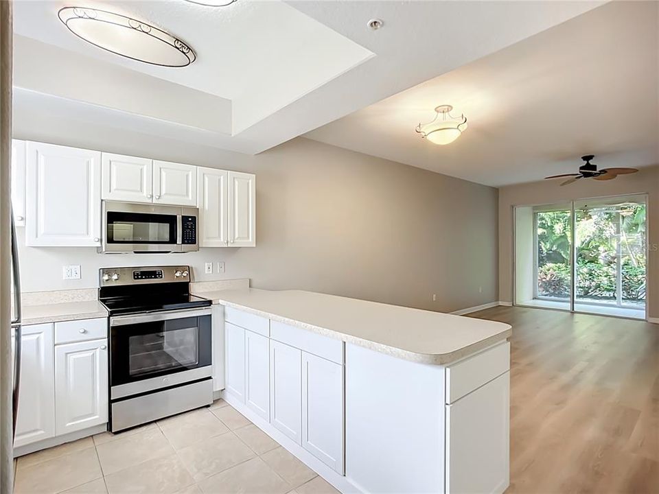 待售: $269,800 (2 贝兹, 2 浴室, 1068 平方英尺)