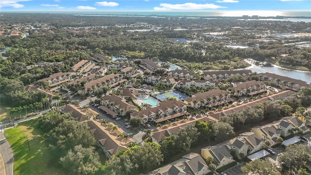 待售: $269,800 (2 贝兹, 2 浴室, 1068 平方英尺)