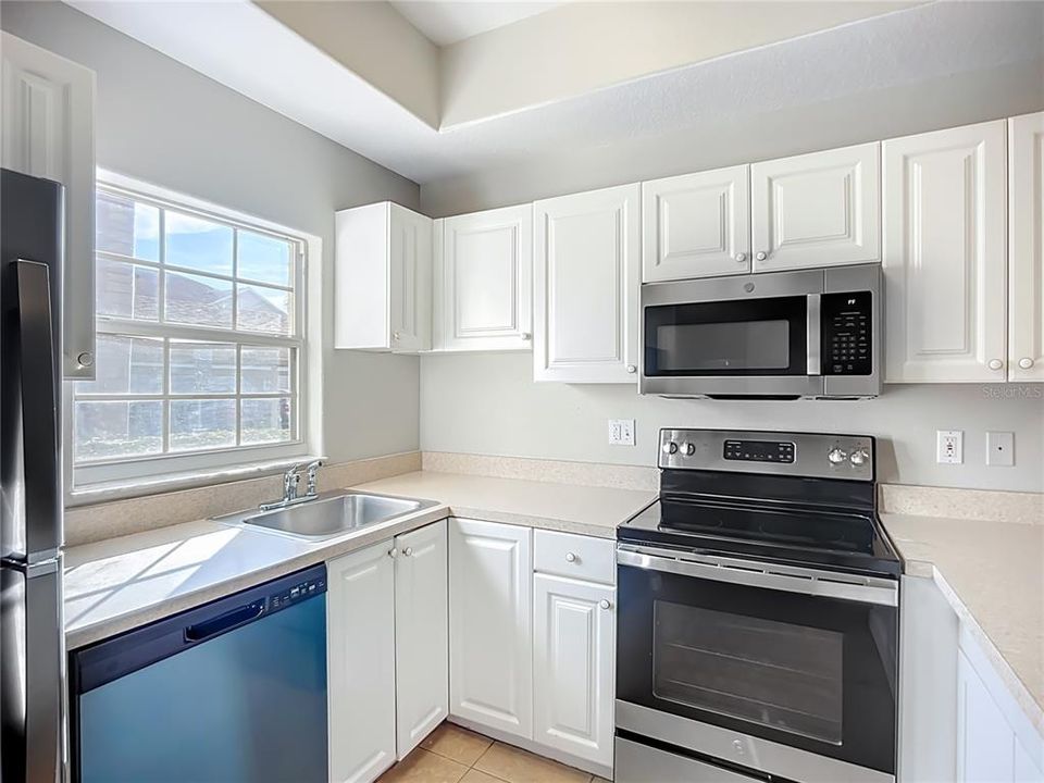 待售: $269,800 (2 贝兹, 2 浴室, 1068 平方英尺)