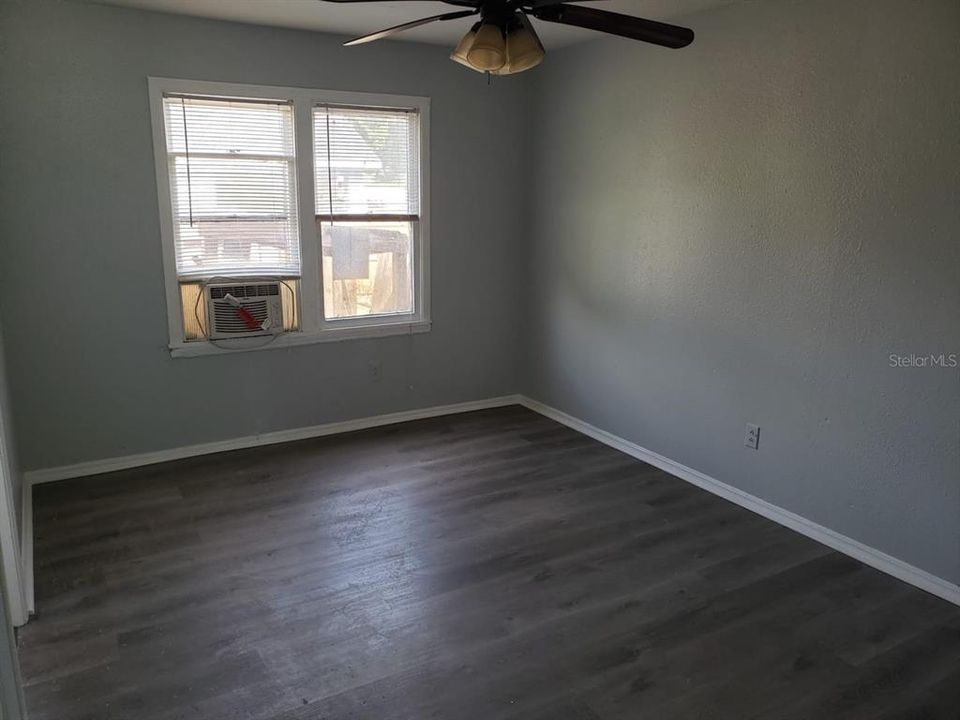 待售: $525,000 (6 贝兹, 0 浴室, 2400 平方英尺)