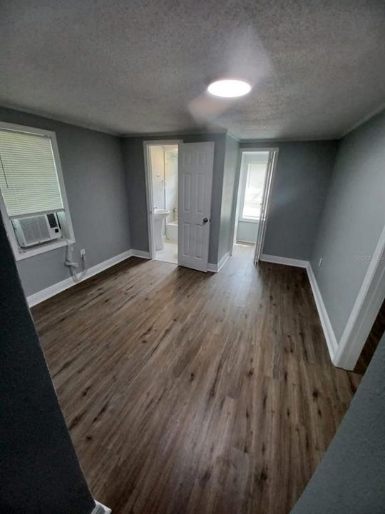 待售: $525,000 (6 贝兹, 0 浴室, 2400 平方英尺)