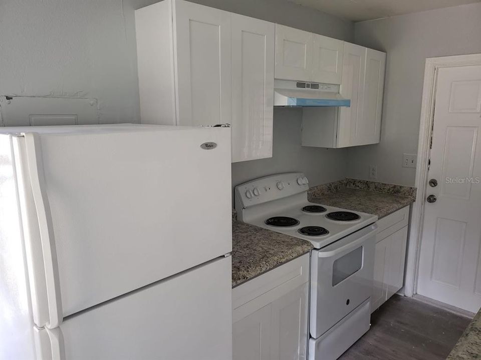 待售: $525,000 (6 贝兹, 0 浴室, 2400 平方英尺)