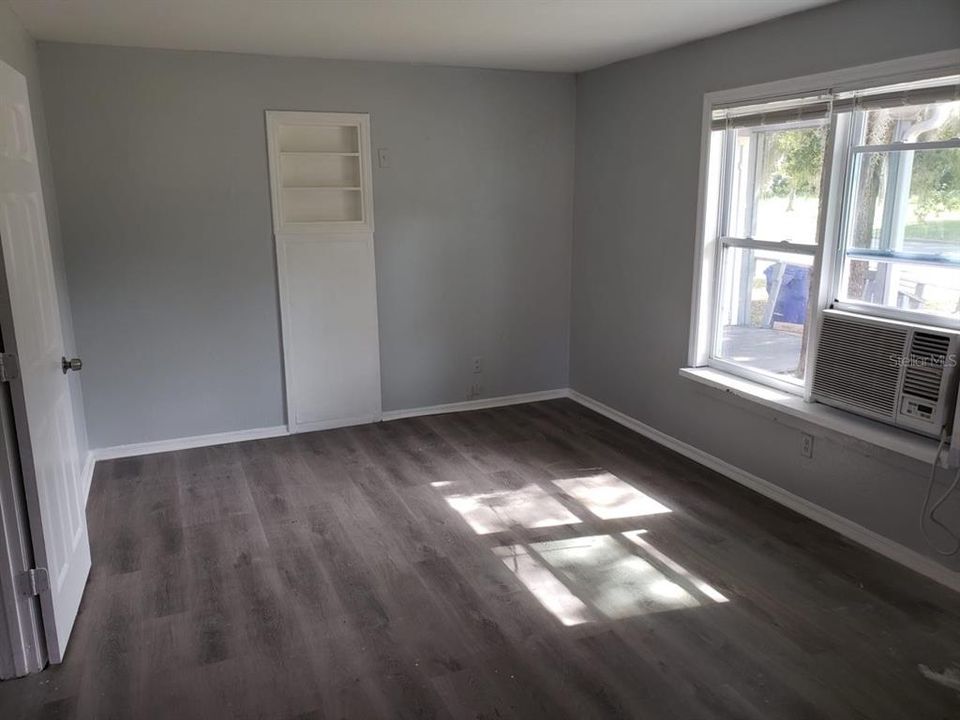 待售: $525,000 (6 贝兹, 0 浴室, 2400 平方英尺)