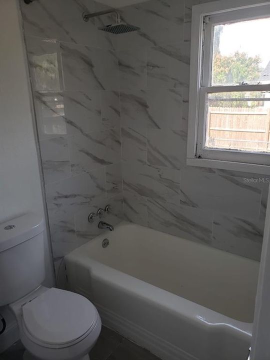 待售: $525,000 (6 贝兹, 0 浴室, 2400 平方英尺)