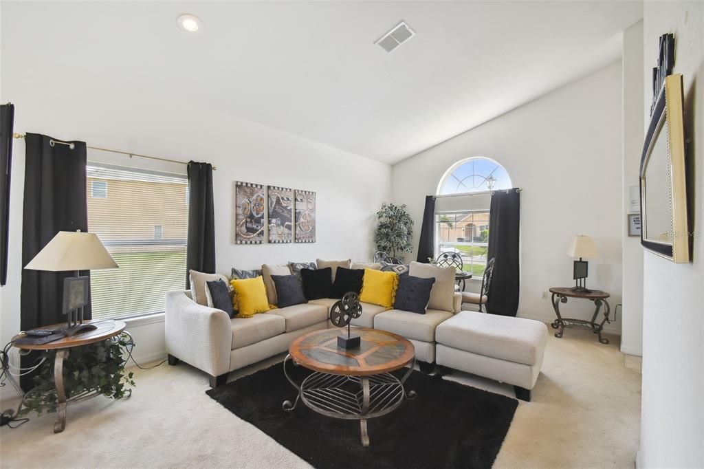 En Venta: $375,000 (4 camas, 3 baños, 1962 Pies cuadrados)