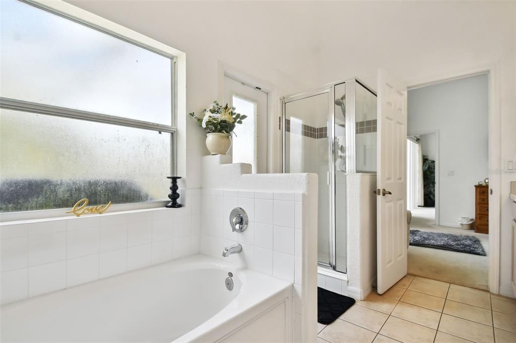 En Venta: $375,000 (4 camas, 3 baños, 1962 Pies cuadrados)