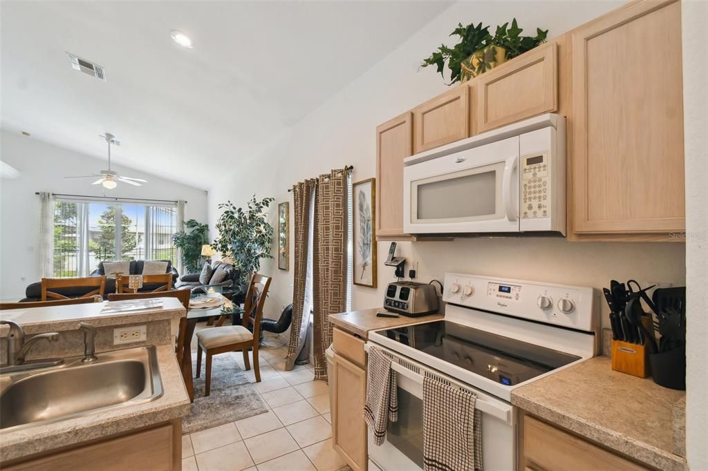 En Venta: $375,000 (4 camas, 3 baños, 1962 Pies cuadrados)