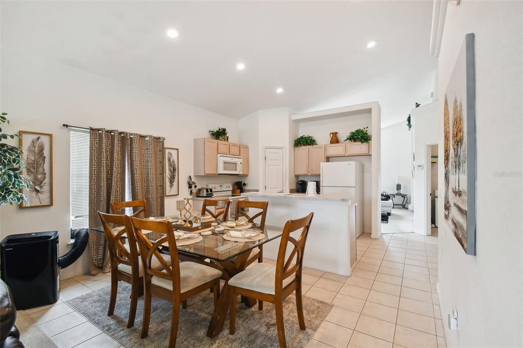 En Venta: $375,000 (4 camas, 3 baños, 1962 Pies cuadrados)