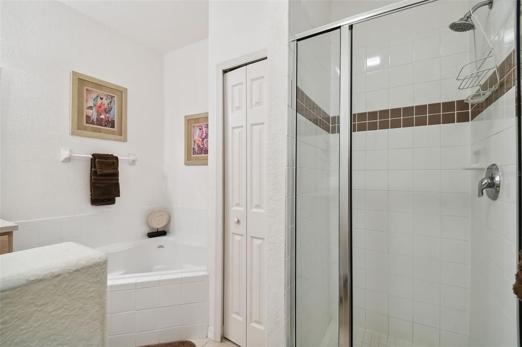 En Venta: $375,000 (4 camas, 3 baños, 1962 Pies cuadrados)