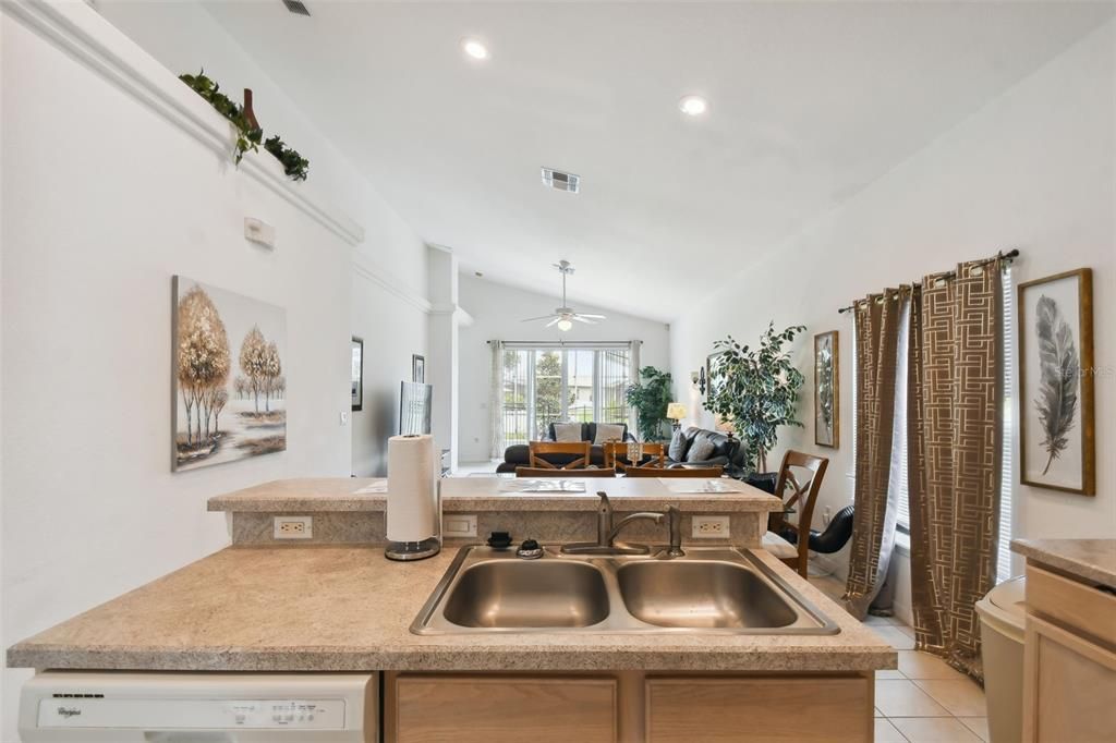 En Venta: $375,000 (4 camas, 3 baños, 1962 Pies cuadrados)