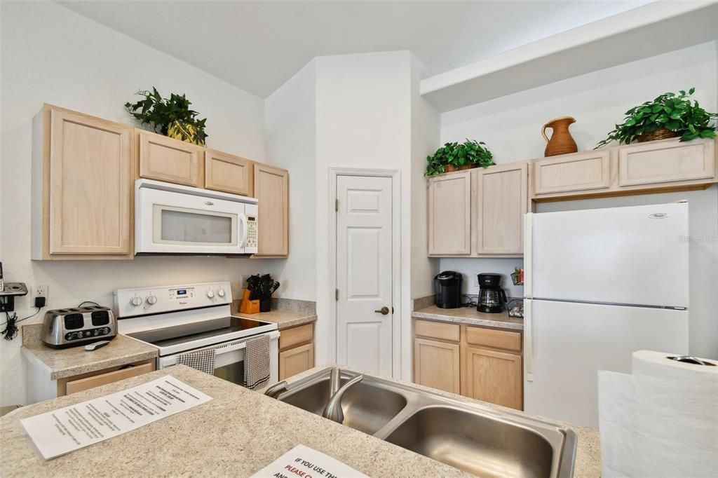 En Venta: $375,000 (4 camas, 3 baños, 1962 Pies cuadrados)