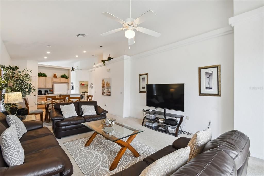 En Venta: $375,000 (4 camas, 3 baños, 1962 Pies cuadrados)