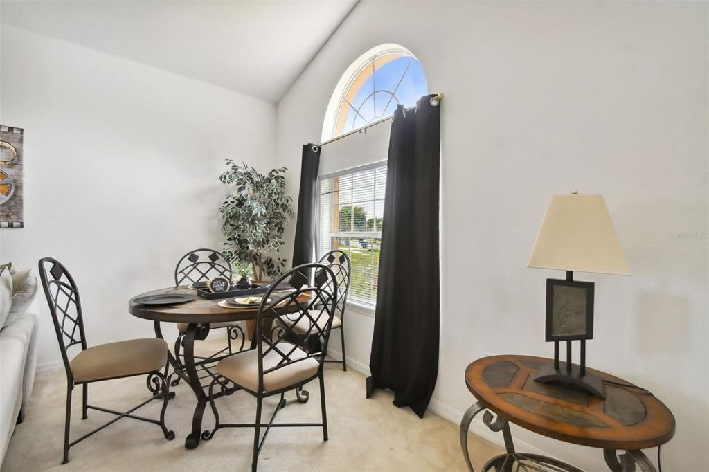 En Venta: $375,000 (4 camas, 3 baños, 1962 Pies cuadrados)