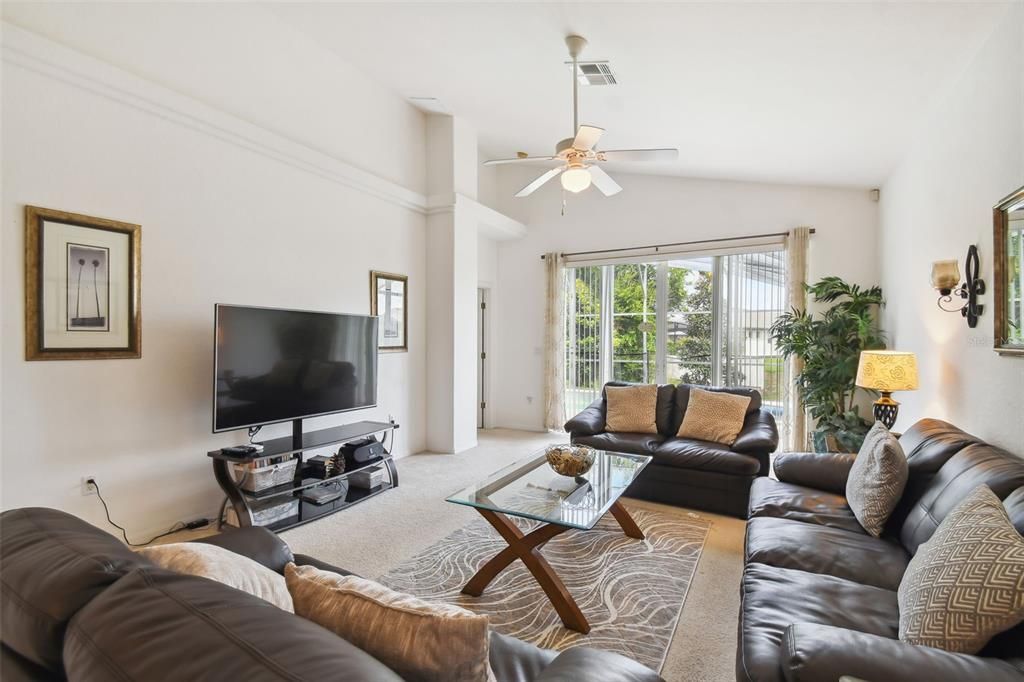 En Venta: $375,000 (4 camas, 3 baños, 1962 Pies cuadrados)