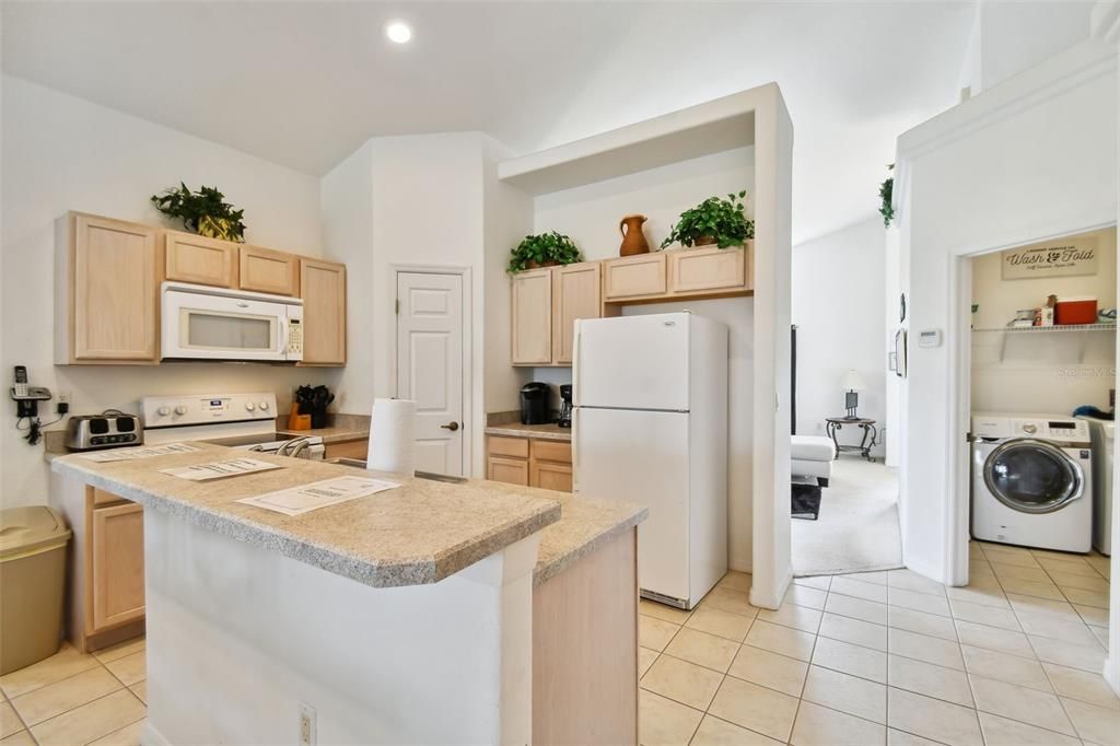 En Venta: $375,000 (4 camas, 3 baños, 1962 Pies cuadrados)