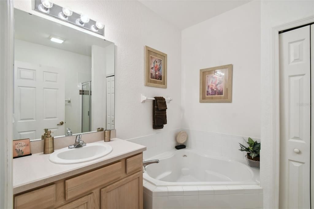 En Venta: $375,000 (4 camas, 3 baños, 1962 Pies cuadrados)